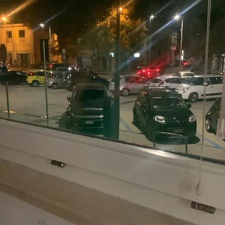 Al Centro Con Posto Auto דירה *