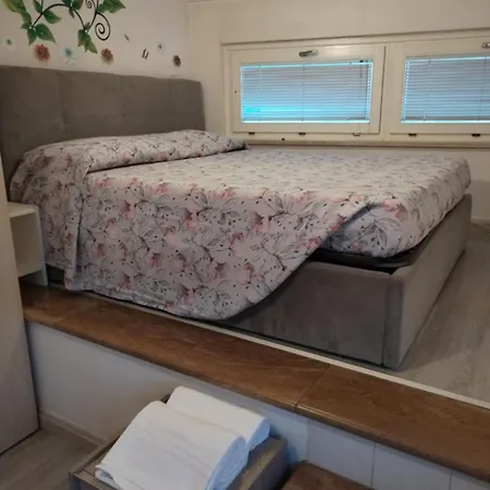 Al Centro Con Posto Auto * צ'יוויטווקיה