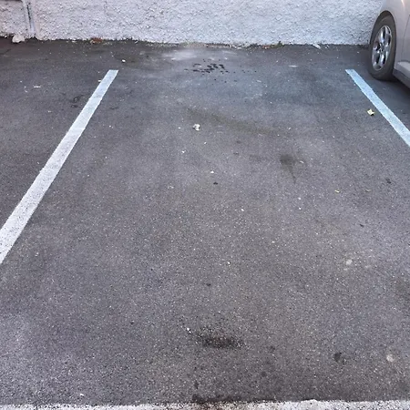 Al Centro Con Posto Auto דירה